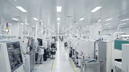 陽(yáng)光電源光伏逆變器SMT生產(chǎn)車間自動(dòng)化產(chǎn)線,產(chǎn)品出口150多個(gè)國(guó)家和地區(qū)。